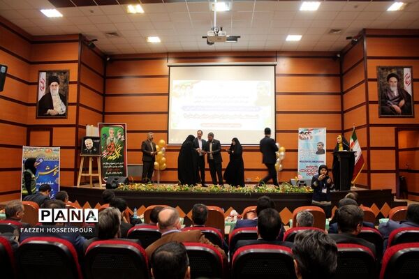 نشست کیفیت بخشی به عملکرد مدیریت مراکز آموزشی در بهارستان دو