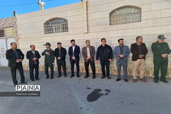 ‌مراسم تکریم از مادر شهید در خلیل‌آباد