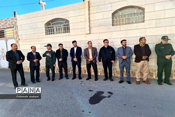 ‌مراسم تکریم از مادر شهید در خلیل‌آباد
