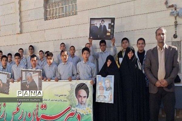 ‌مراسم تکریم از مادر شهید در خلیل‌آباد