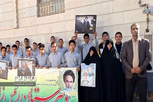 ‌مراسم تکریم از مادر شهید در خلیل‌آباد