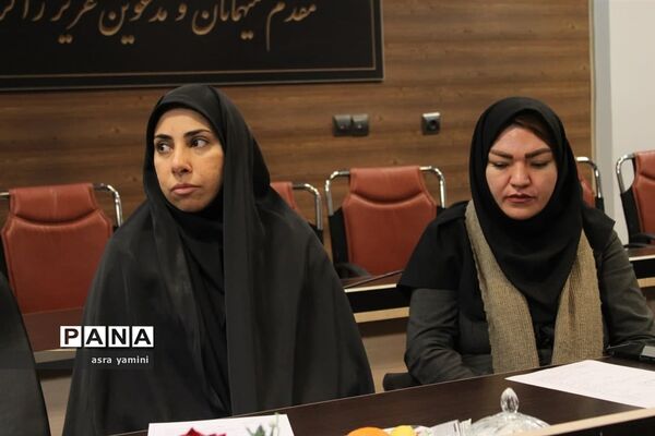 آیین تجلیل از سوادیاران ناحیه یک بهارستان