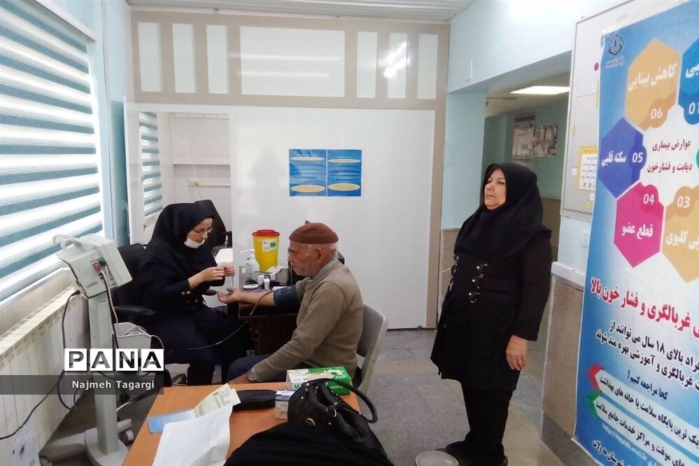 انجام آزمایش غربالگری قند و فشار خون در ادارات شهرستان مه ولات