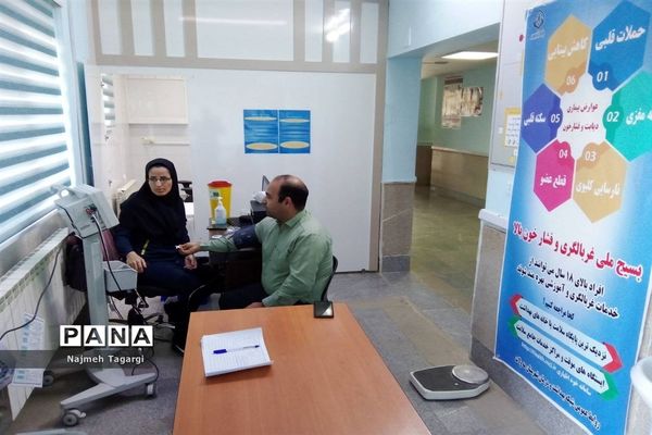 انجام آزمایش غربالگری قند و فشار خون در ادارات شهرستان مه ولات