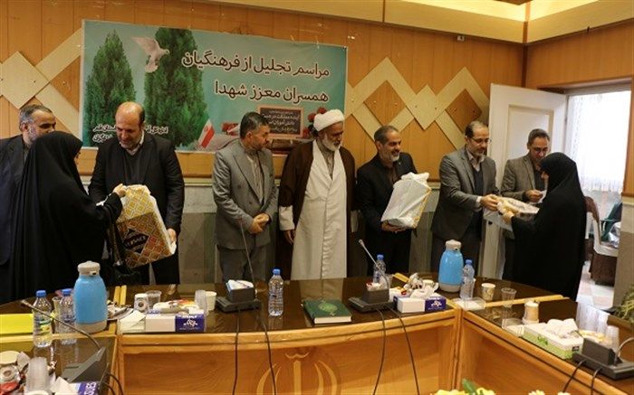 «همسران شهید» شاغل در آموزش و پرورش قم تجلیل شدند