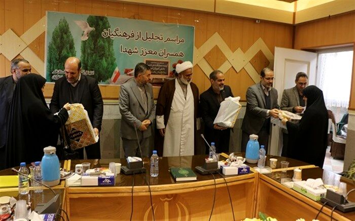 «همسران شهید» شاغل در آموزش و پرورش قم تجلیل شدند