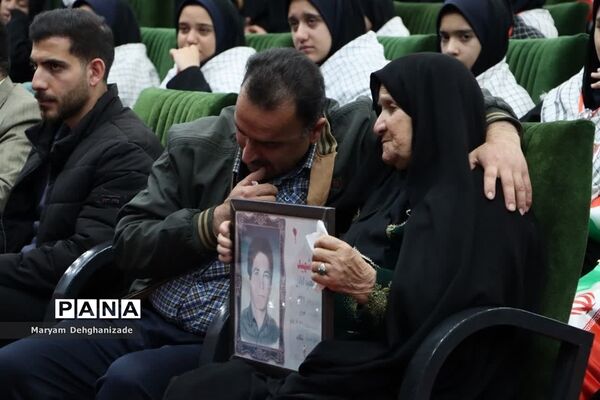 دختران حاج قاسم؛ به یاد پدر و به همراه تجلیل از مادر