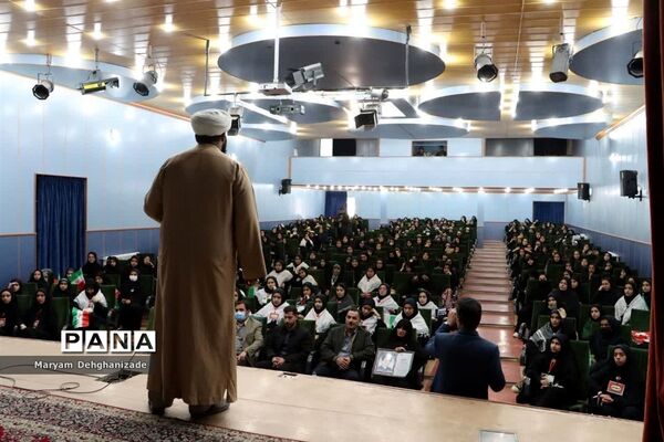 دختران حاج قاسم؛ به یاد پدر و به همراه تجلیل از مادر