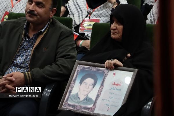 دختران حاج قاسم؛ به یاد پدر و به همراه تجلیل از مادر