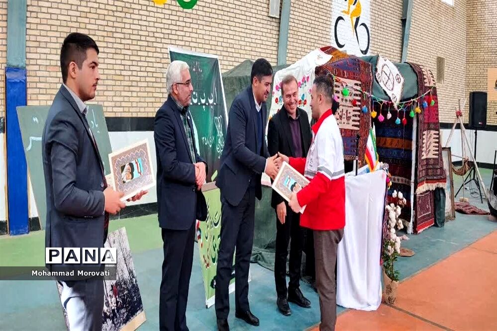 نمایشگاه رونمایی از دستاوردها و فعالیتهای سوادآموزی
