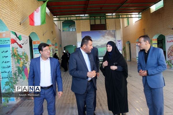 آیین نمادین افتتاحیه طرح یک روز بدون کیف در بوشهر