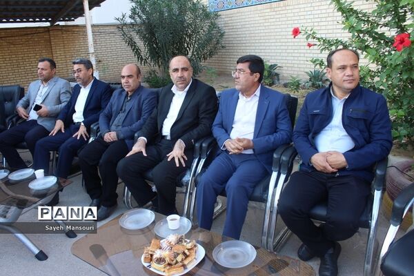 آیین نمادین افتتاحیه طرح یک روز بدون کیف در بوشهر