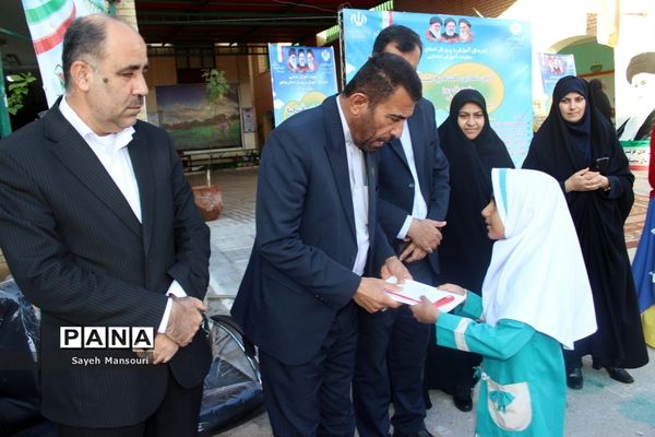 آیین نمادین افتتاحیه طرح یک روز بدون کیف در بوشهر