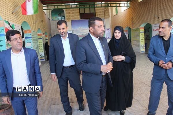 آیین نمادین افتتاحیه طرح یک روز بدون کیف در بوشهر