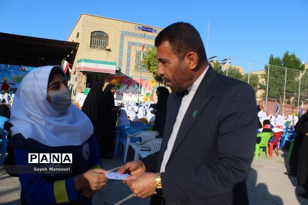 آیین نمادین افتتاحیه طرح یک روز بدون کیف در بوشهر