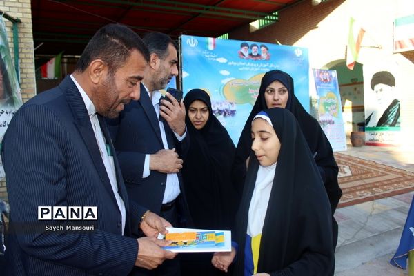 آیین نمادین افتتاحیه طرح یک روز بدون کیف در بوشهر