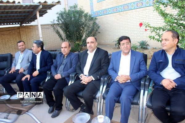 آیین نمادین افتتاحیه طرح یک روز بدون کیف در بوشهر