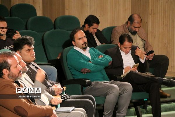 نشست صمیمی معاون وزیر ارشاد با مدیران رسانه ها در قم