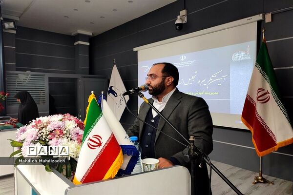 آیین تجلیل از پژوهشگران برتر سال ۱۴۰۲-۱۴۰۱ در آموزش و پرورش ناحیه ۶ مشهد