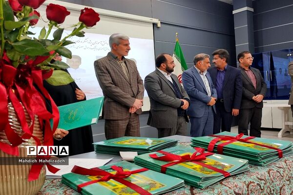 آیین تجلیل از پژوهشگران برتر سال ۱۴۰۲-۱۴۰۱ در آموزش و پرورش ناحیه ۶ مشهد