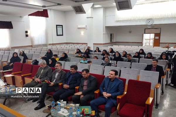 آیین تجلیل از پژوهشگران برتر سال ۱۴۰۲-۱۴۰۱ در آموزش و پرورش ناحیه ۶ مشهد