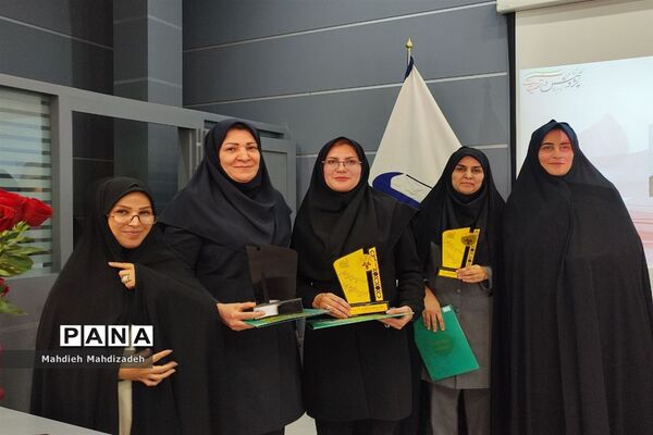 آیین تجلیل از پژوهشگران برتر سال ۱۴۰۲-۱۴۰۱ در آموزش و پرورش ناحیه ۶ مشهد