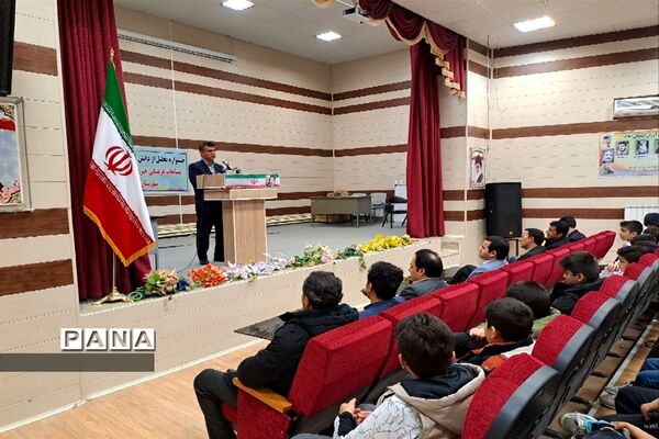 اهدای جوایز به برگزیدگانِ مسابقات قرآن و عترت شهرستان ایوان