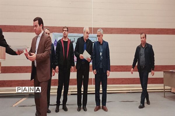 اهدای جوایز به برگزیدگانِ مسابقات قرآن و عترت شهرستان ایوان