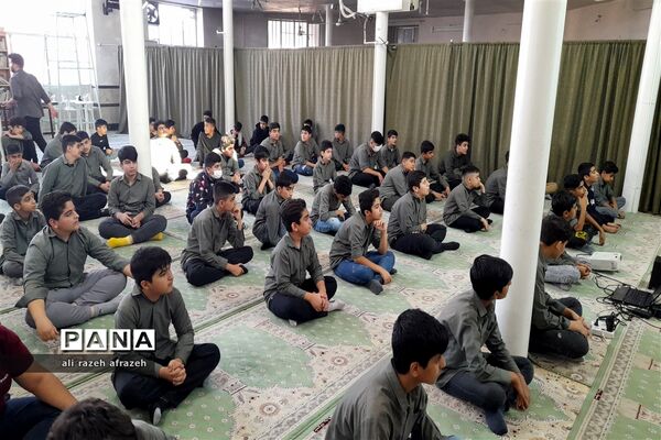 برنامه های دهه بصیرت با حضور دانش‌آموزان پیشتاز در اندیمشک