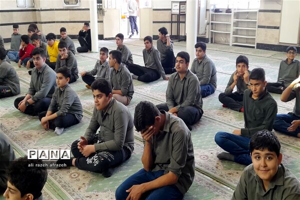 برنامه های دهه بصیرت با حضور دانش‌آموزان پیشتاز در اندیمشک