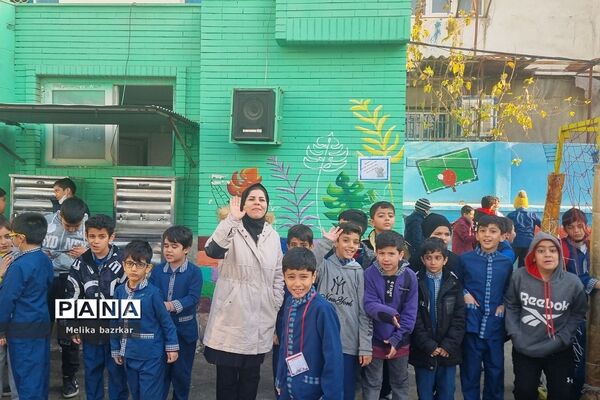 مسابقه موشک‌های آبی در دبستان پانزده خرداد ناحیه دو شهرری