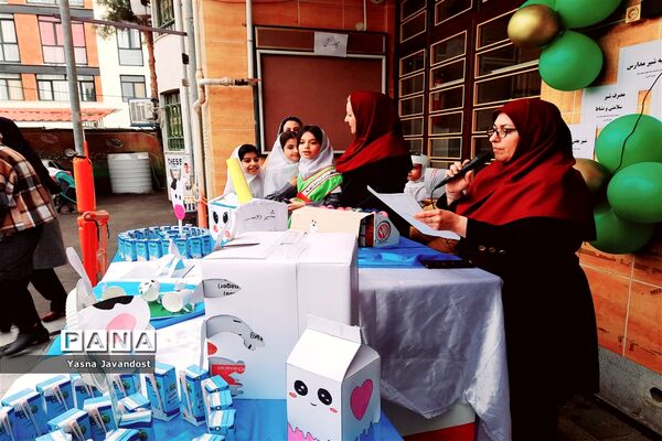 ‌توزیع شیر رایگان در دبستان امام جعفر صادق(ع) ناحیه ۳ شیراز