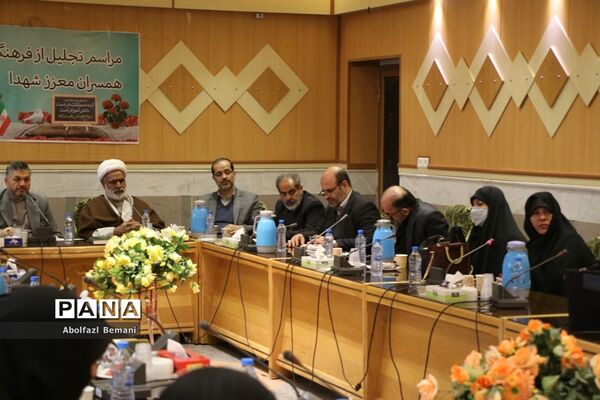 آیین تجلیل از بانوان فرهنگی «همسر شهید» در قم