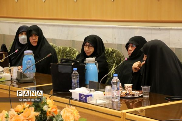 آیین تجلیل از بانوان فرهنگی «همسر شهید» در قم