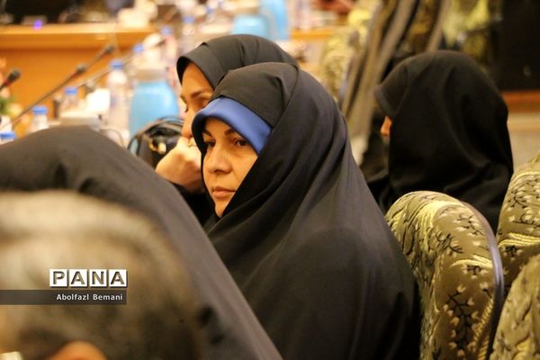 آیین تجلیل از بانوان فرهنگی «همسر شهید» در قم