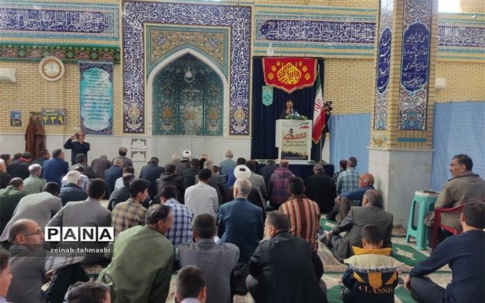 مردم بصیر سروستان در آستانه حماسه ۹ دی، با سلاح آگاهی، به میدان نماز جمعه آمدند/فیلم