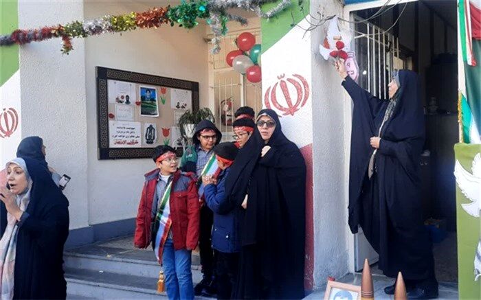 نواختن زنگ بصیرت و مقاومت در مدارس منطقه ۸ تهران