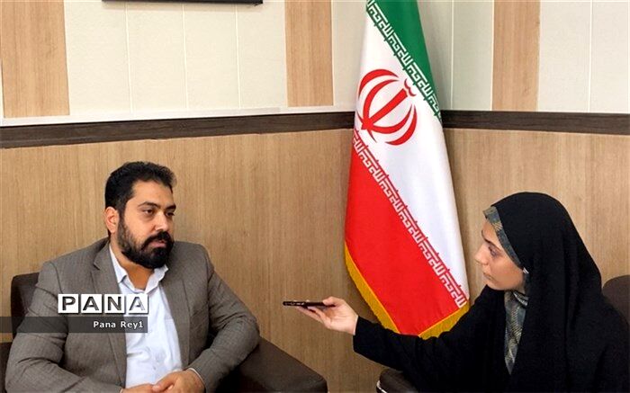 بصیرت‌مندی شهدا و مردم حماسه‌ساز در تاریخ به دانش‌آموزان منتقل شود