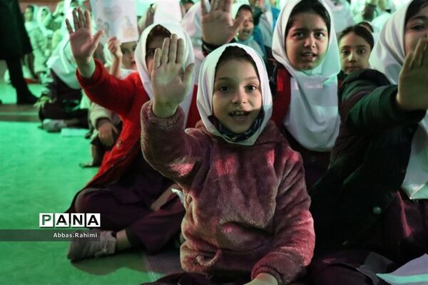 تجمع 2 هزار نفره دانش‌آموزان در سالن علی ابن ابی طالب پاکدشت