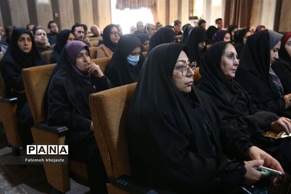 نشست دهه بصیرت با حضور معاونان و مربیان پرورشی در قرچک