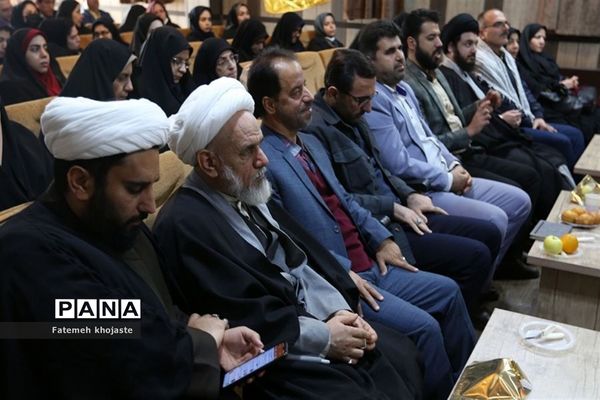 نشست دهه بصیرت با حضور معاونان و مربیان پرورشی در قرچک