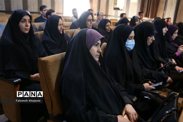 نشست دهه بصیرت با حضور معاونان و مربیان پرورشی در قرچک