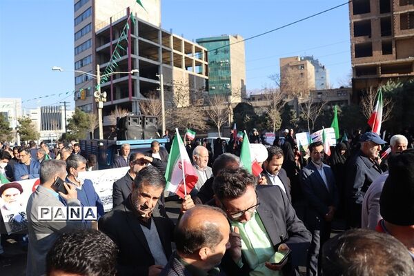 حضور پرشور فرهنگیان و دانش‌آموزان البرزی در راهپیمایی حماسه نهم دی