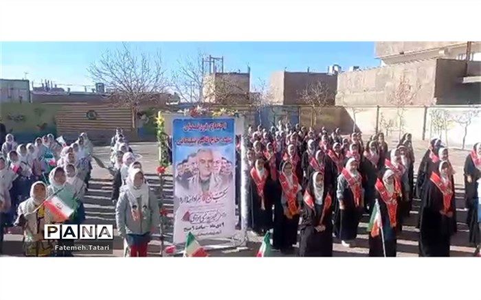 اجرای سرود نسل آرمانی توسط دانش آموزان شهرستان بام و صفی‌آباد/فیلم