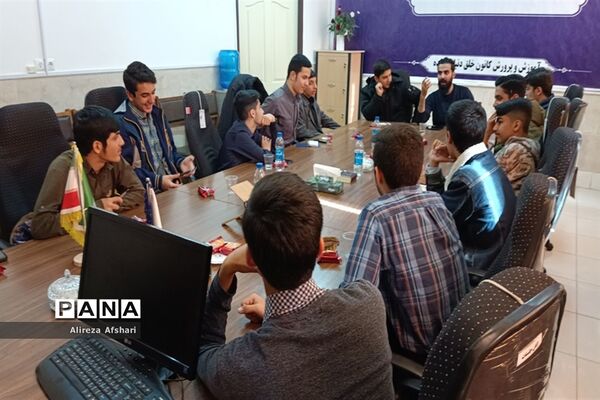 نشست هم‌اندیشی جانشینان بسیج دانش‌آموزی مدارس ناحیه چهار قم