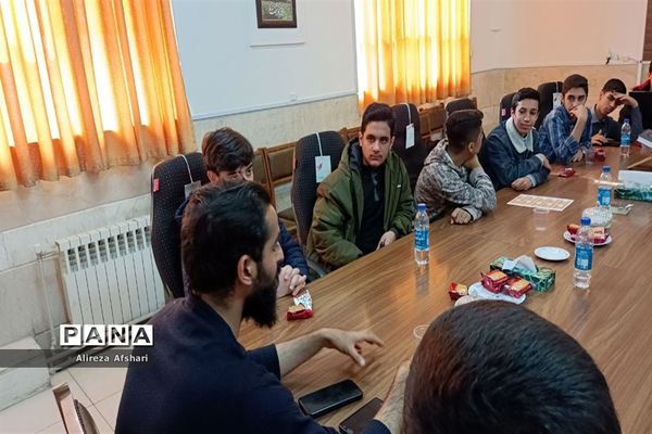 نشست هم‌اندیشی جانشینان بسیج دانش‌آموزی مدارس ناحیه چهار قم