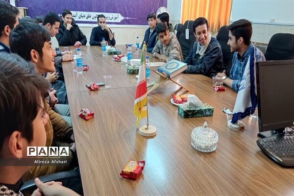 نشست هم‌اندیشی جانشینان بسیج دانش‌آموزی مدارس ناحیه چهار قم
