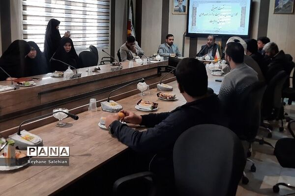 نشست بصیرتی همکاران اداری مدیریت آموزش و پرورش دماوند به‌مناسبت سالروز حماسه ۹ دی «روز میثاق با ولایت»