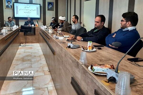 نشست بصیرتی همکاران اداری مدیریت آموزش و پرورش دماوند به‌مناسبت سالروز حماسه ۹ دی «روز میثاق با ولایت»