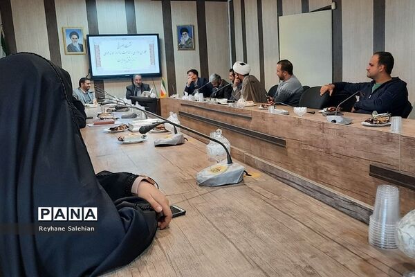 نشست بصیرتی همکاران اداری مدیریت آموزش و پرورش دماوند به‌مناسبت سالروز حماسه ۹ دی «روز میثاق با ولایت»